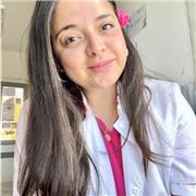 Enseignante diplômée et passionnée, propose des cours adaptés aux besoins de chaque élève.